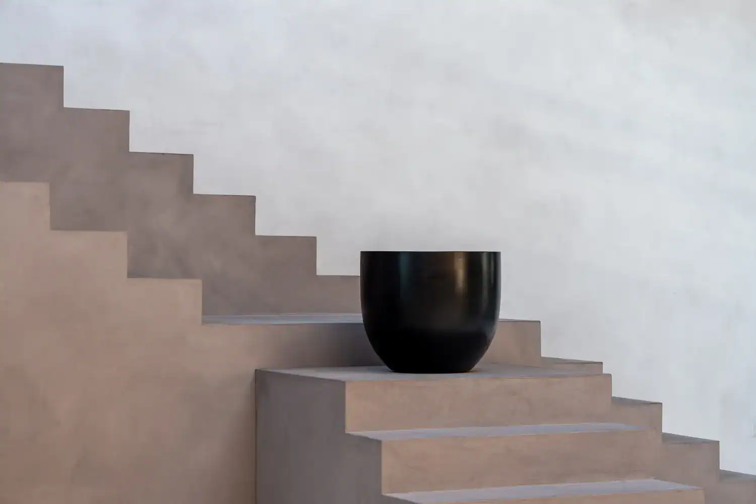 Argento New Egg Pot - Black