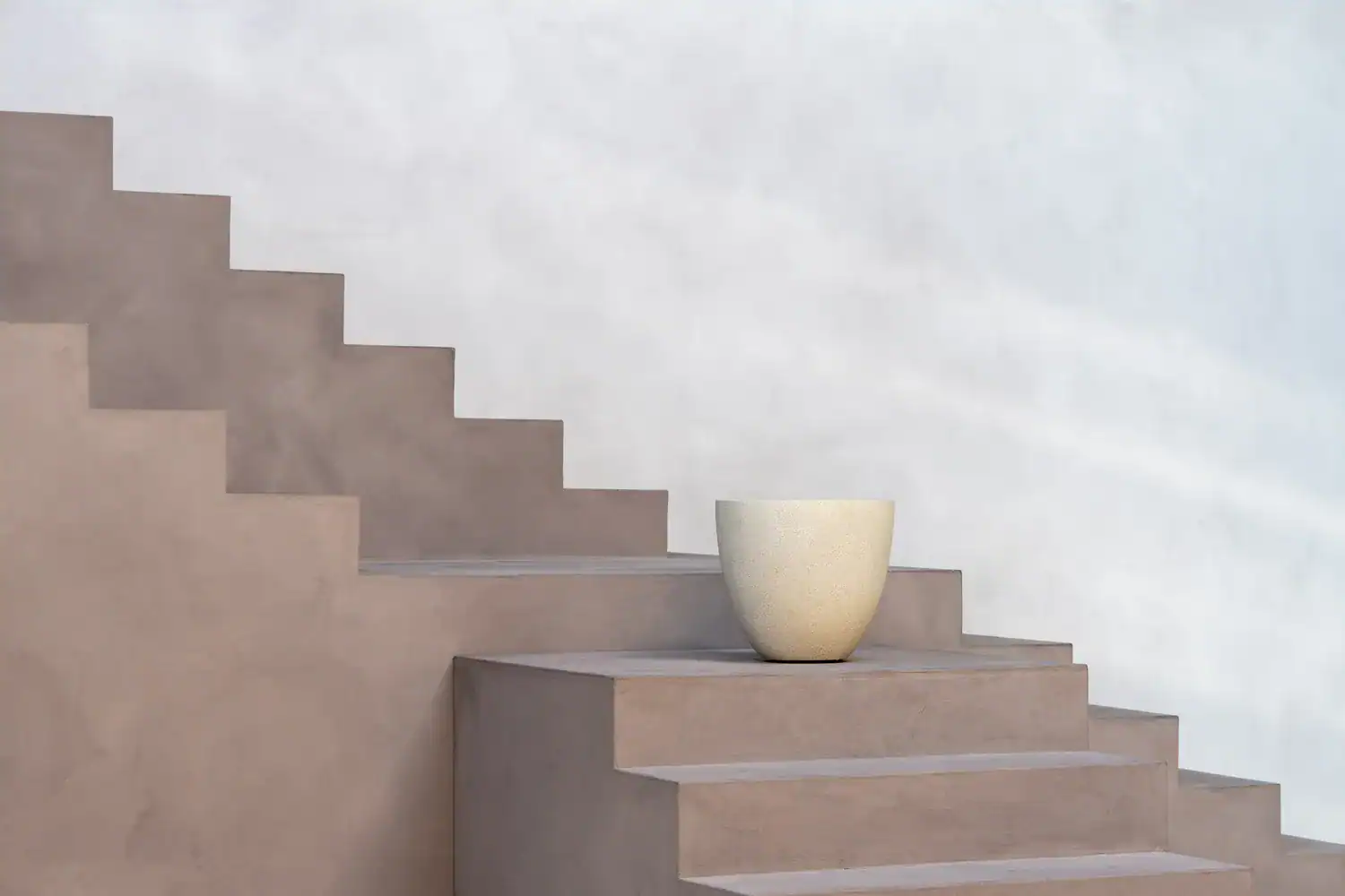 Grigio Egg Pot - Antique White